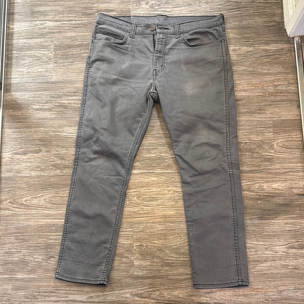 Levi's Gray Slim Straight Jeans Sleek Modern Design